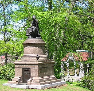FHET_ScholarsTour_04_Randidge_w_tomb